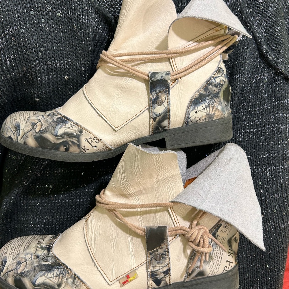 TMA Eyes Beige Newspaper-Print Leather Ankle Boots - Picture 3 of 14